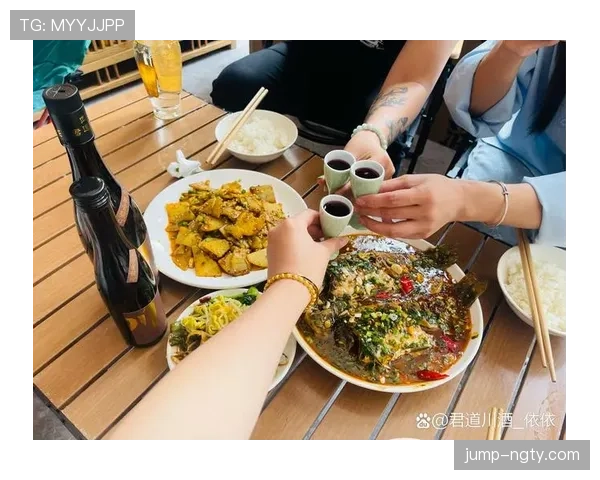 特雷·杨场下喝的水都带金箔？